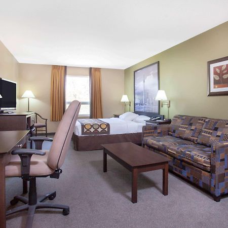 Hotel Super 8 By Wyndham Midland Esterno foto