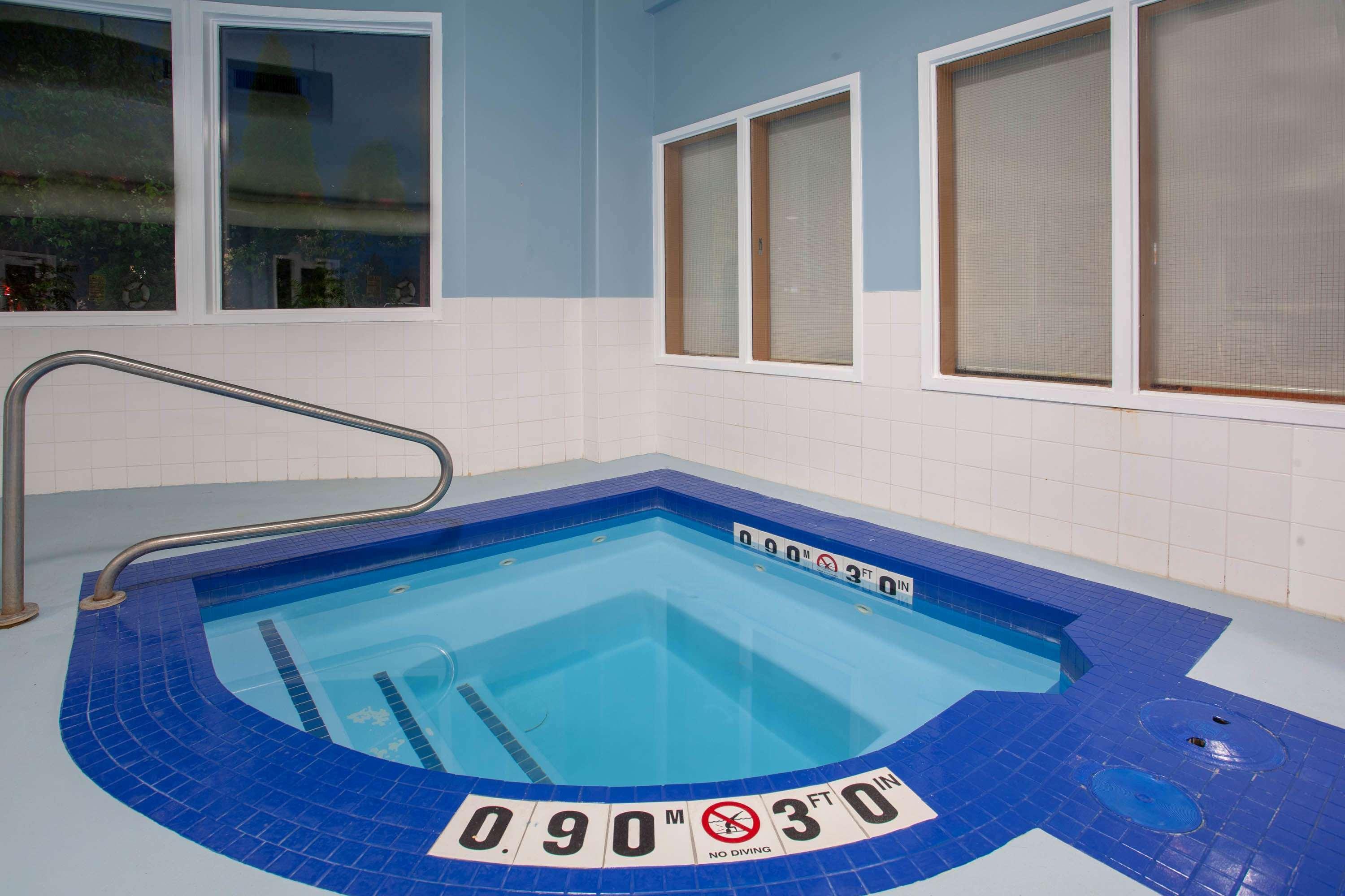 Hotel Super 8 By Wyndham Midland Esterno foto