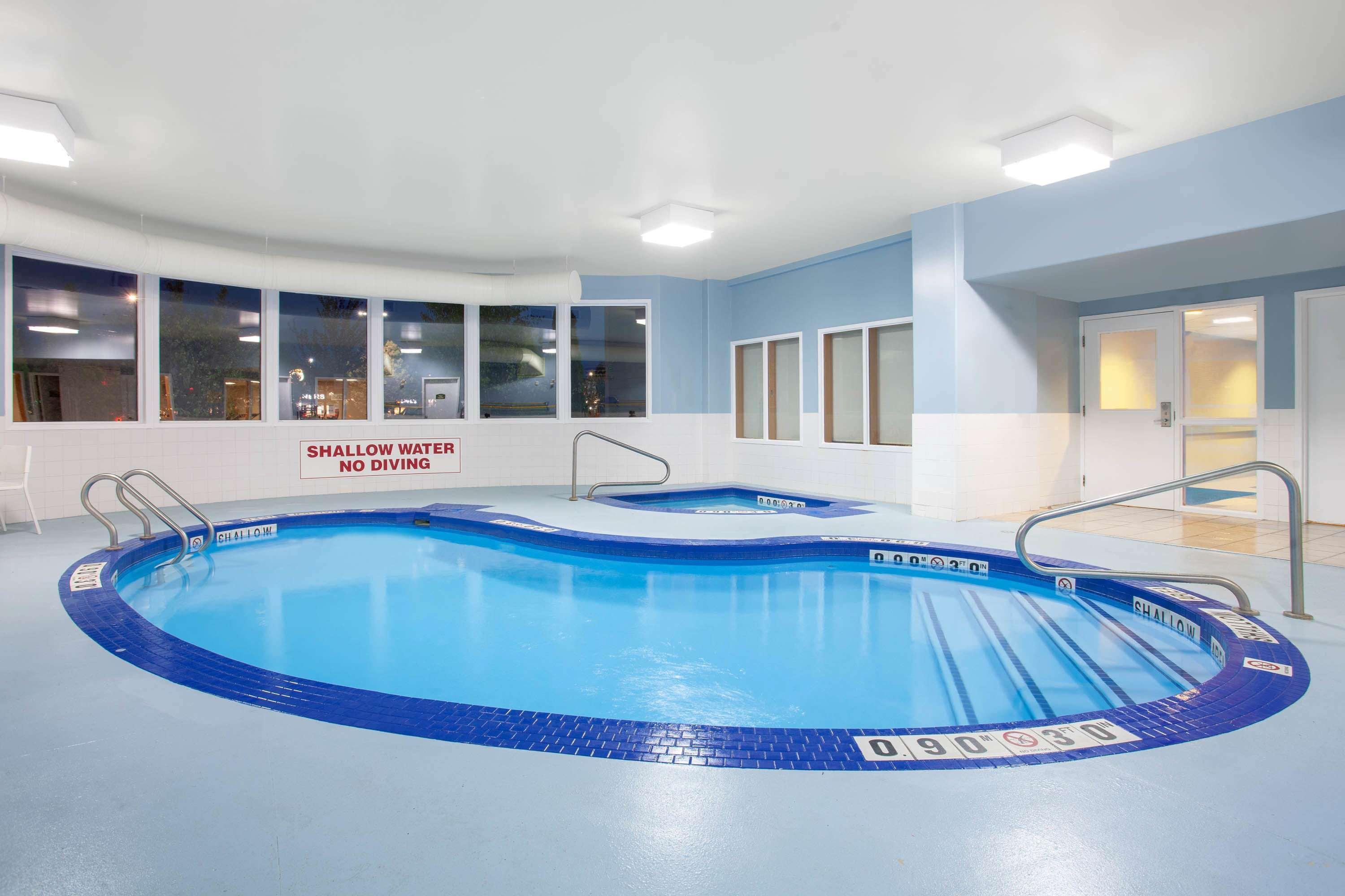 Hotel Super 8 By Wyndham Midland Esterno foto