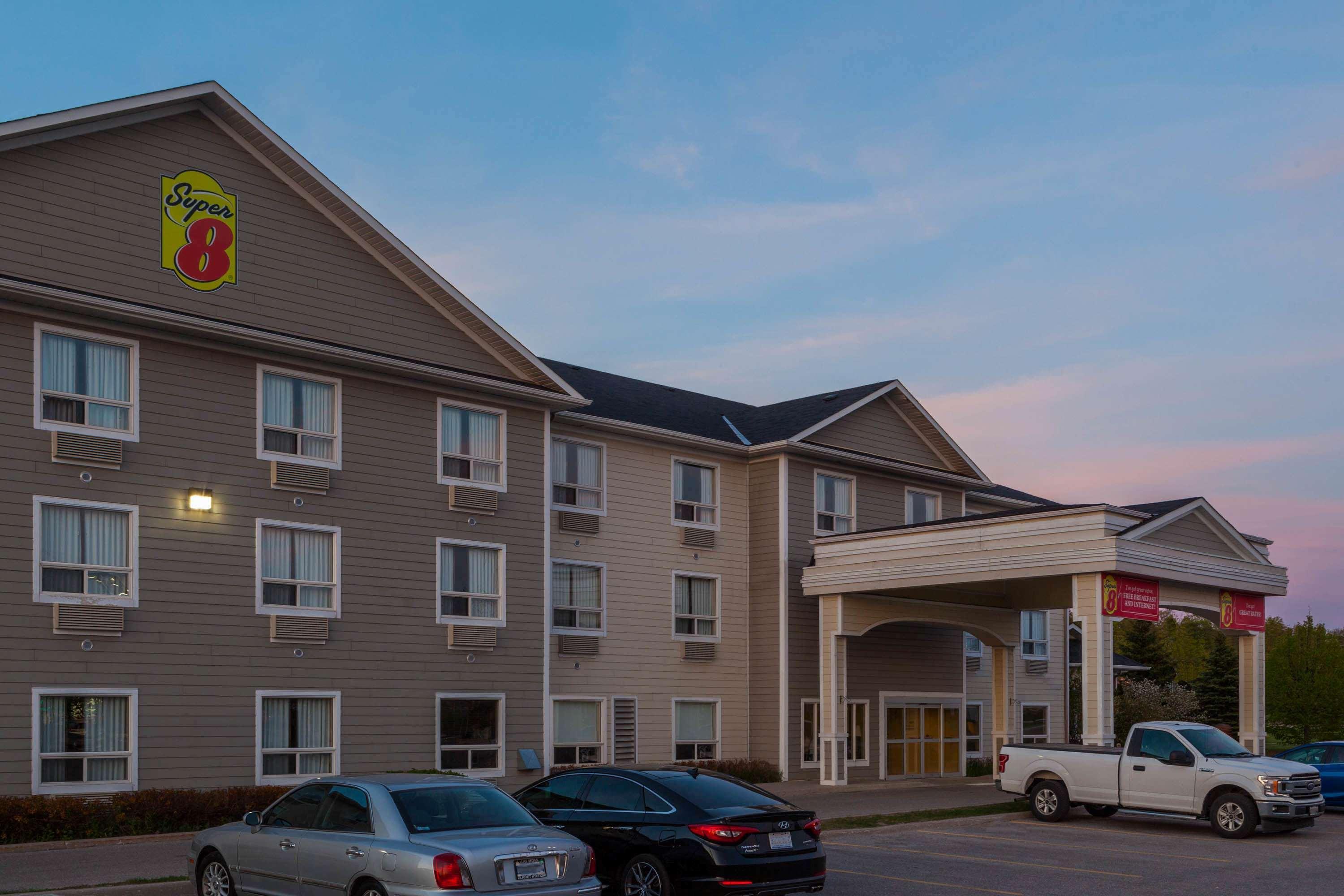 Hotel Super 8 By Wyndham Midland Esterno foto