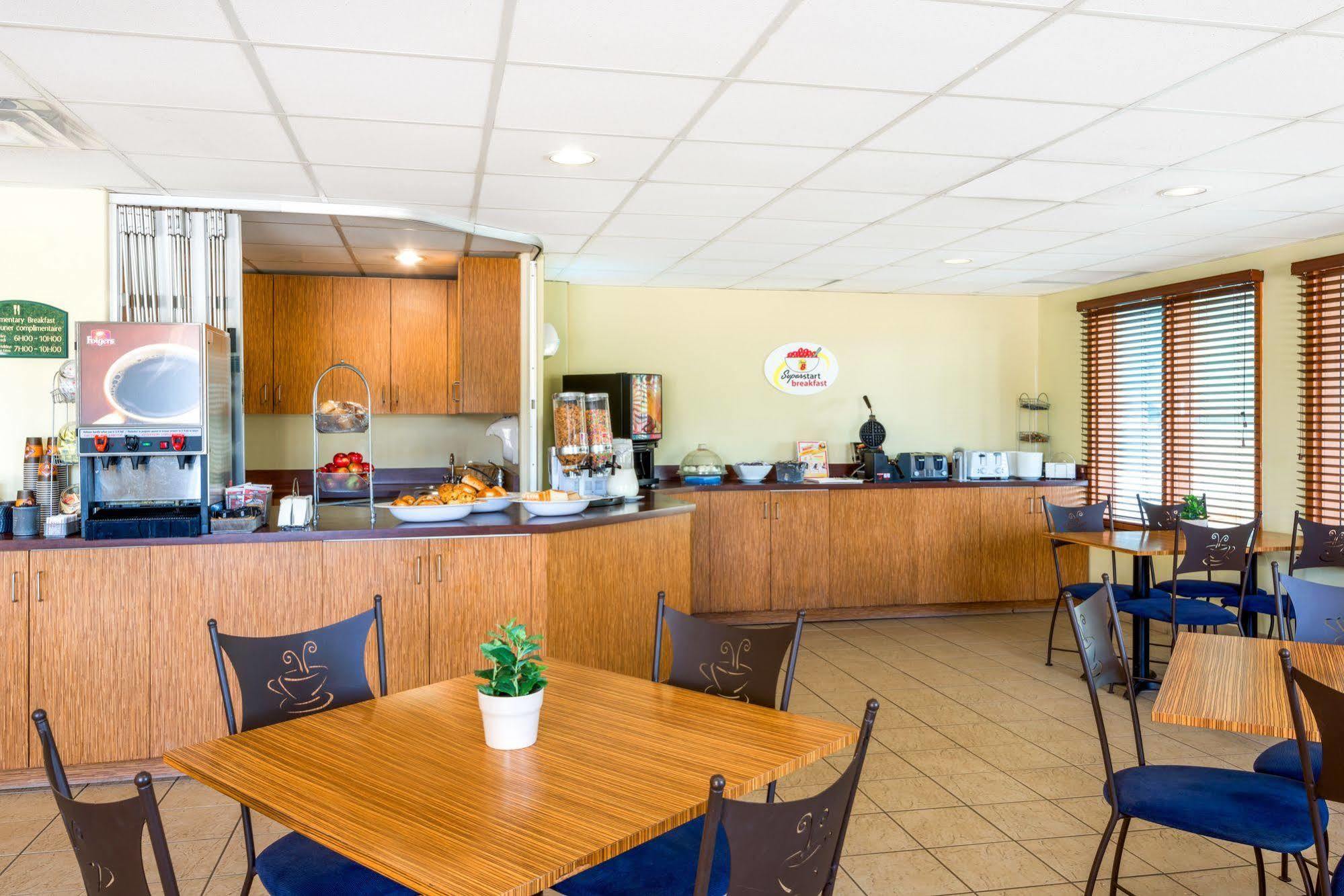 Hotel Super 8 By Wyndham Midland Esterno foto
