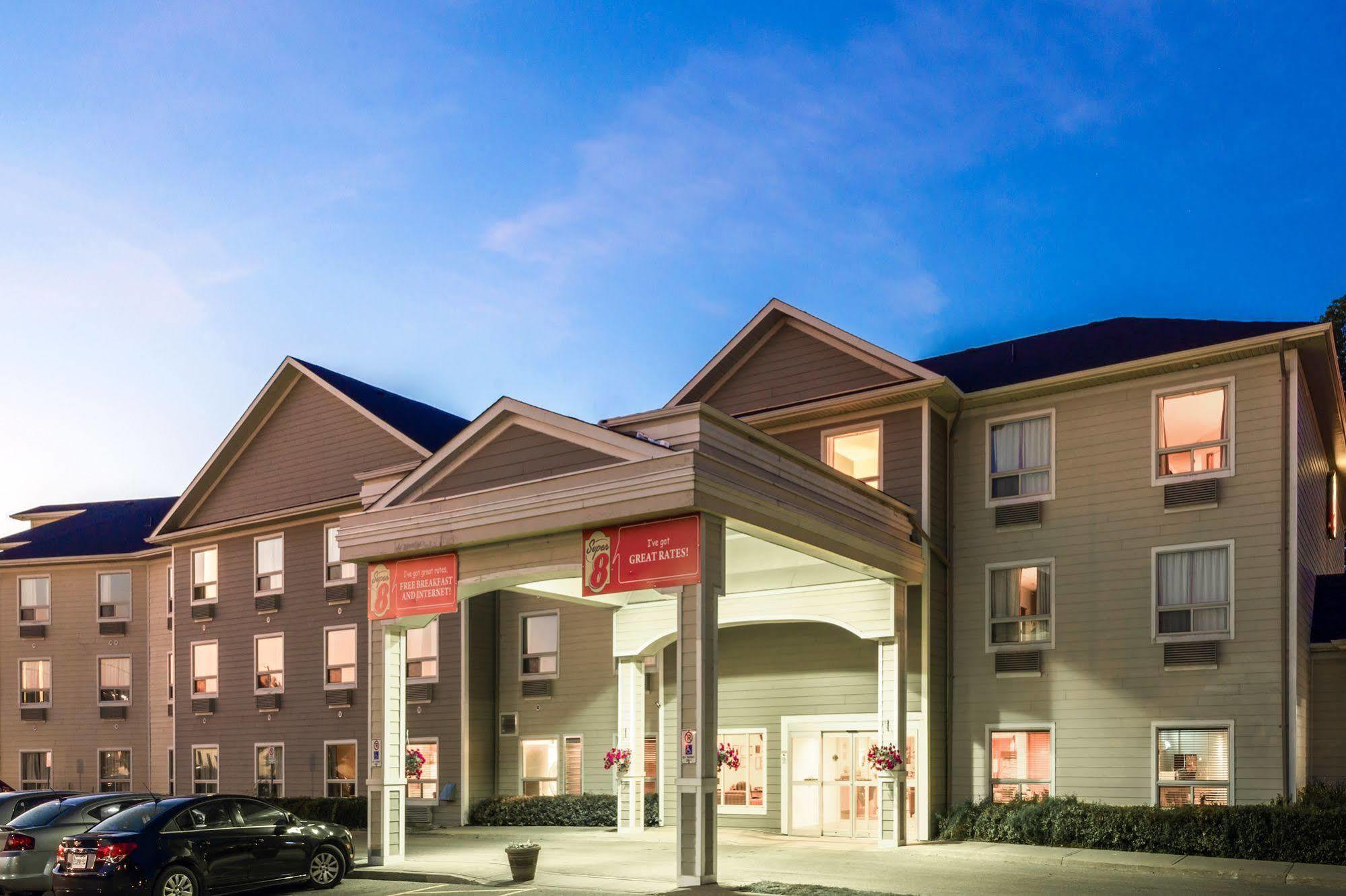 Hotel Super 8 By Wyndham Midland Esterno foto