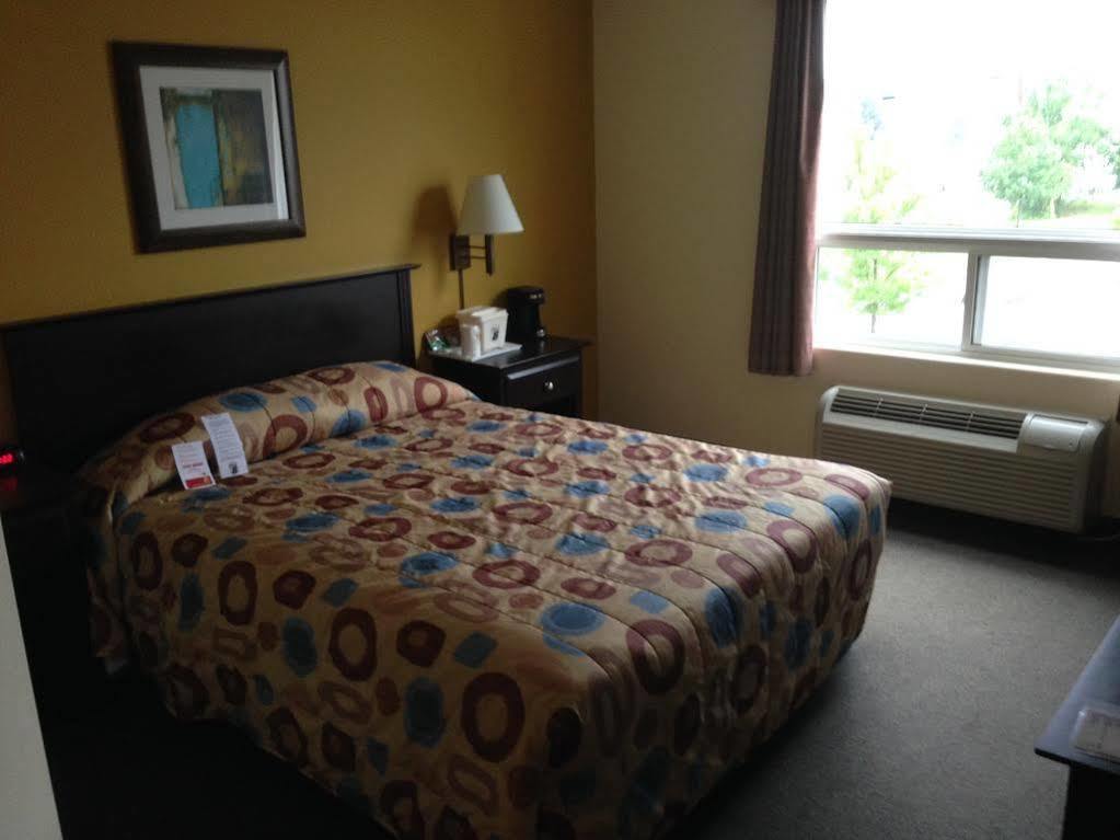 Hotel Super 8 By Wyndham Midland Esterno foto
