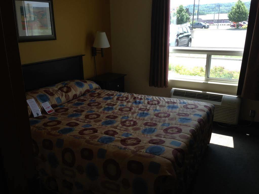 Hotel Super 8 By Wyndham Midland Esterno foto