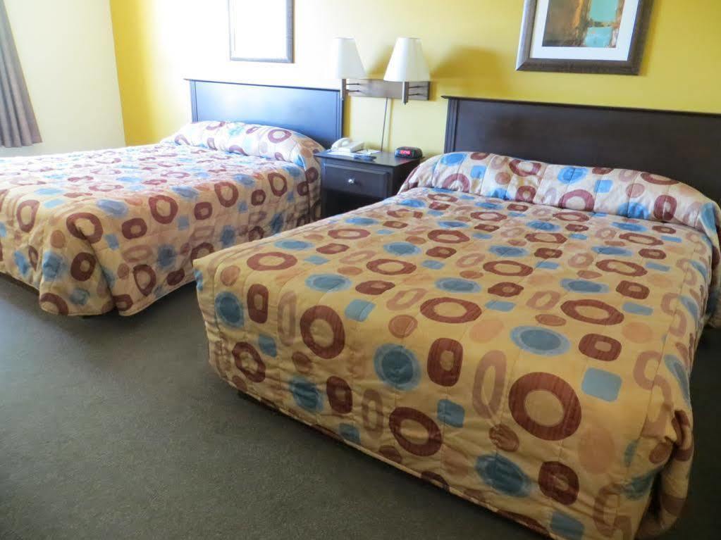 Hotel Super 8 By Wyndham Midland Esterno foto