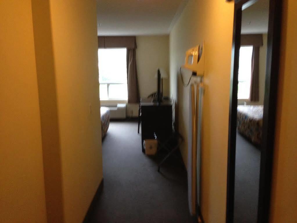 Hotel Super 8 By Wyndham Midland Esterno foto