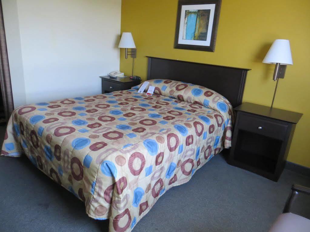 Hotel Super 8 By Wyndham Midland Esterno foto